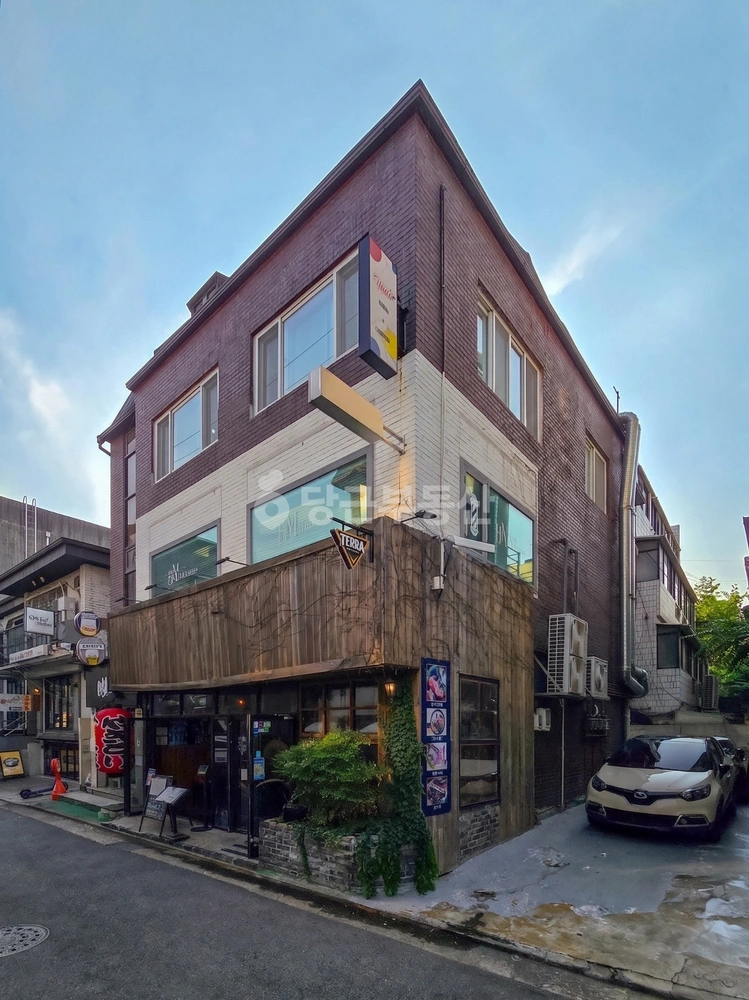 서울특별시 마포구 동교동 상가 사진 1