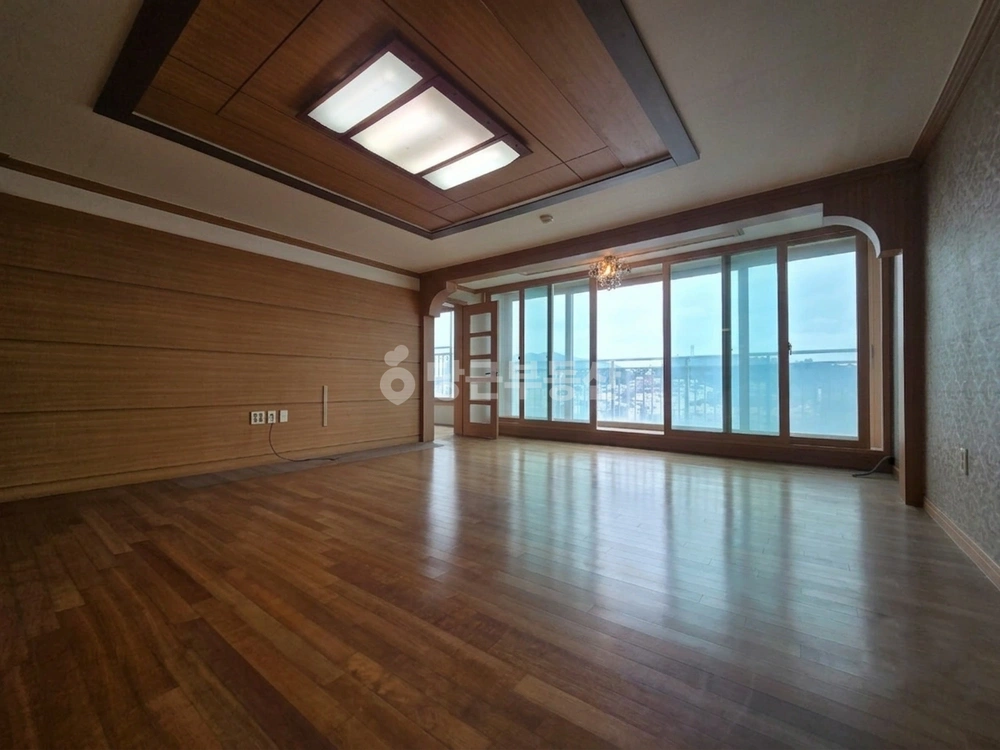 부산광역시 남구 감만동 아파트 사진 1