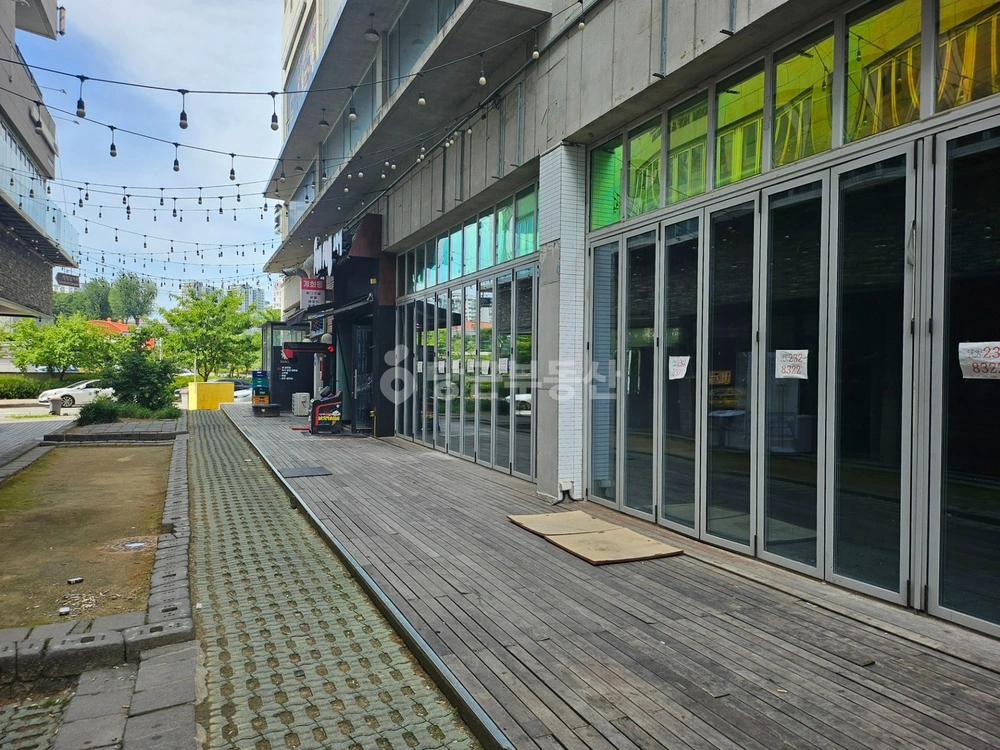 충청북도 청주시 청원구 율량동 상가 사진 1