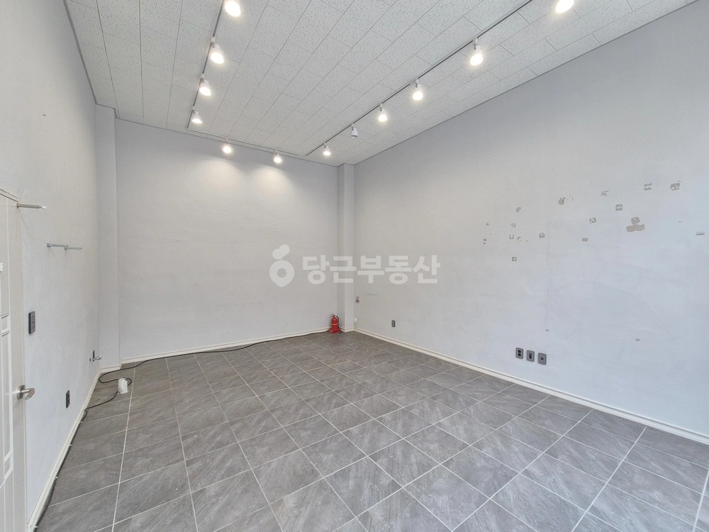 대전광역시 서구 관저동 상가 사진 1