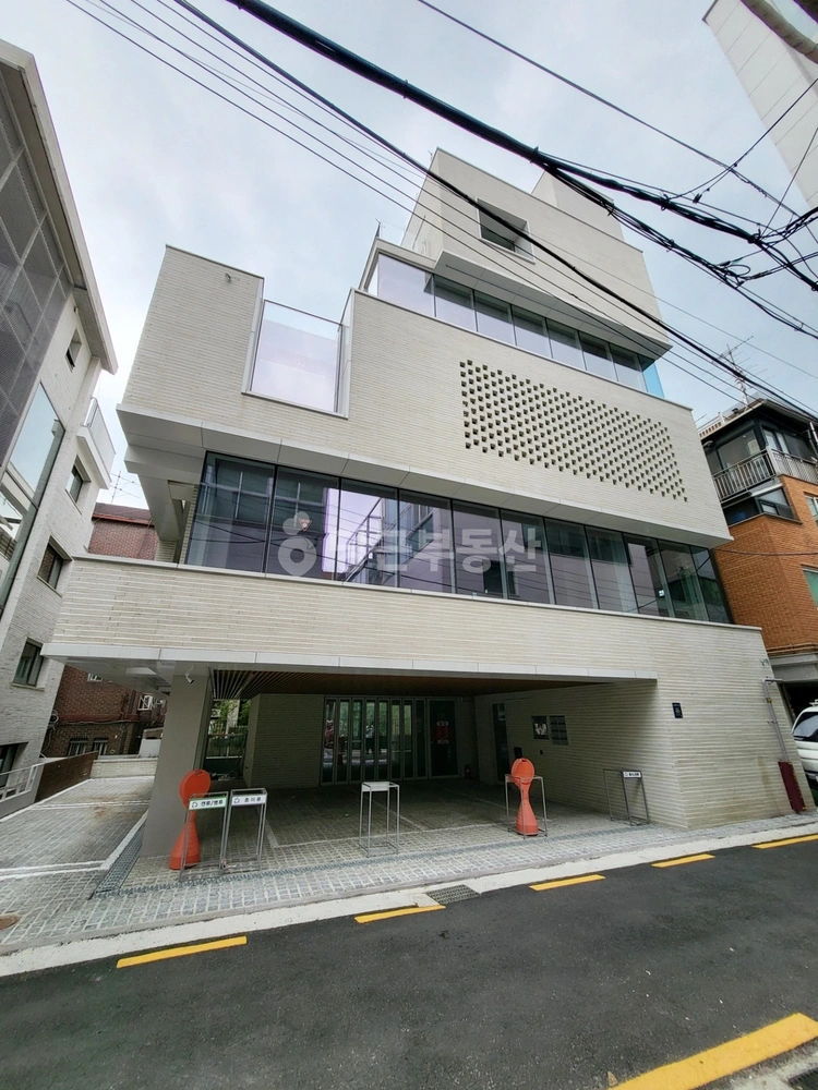 서울특별시 강남구 신사동 건물 사진 1