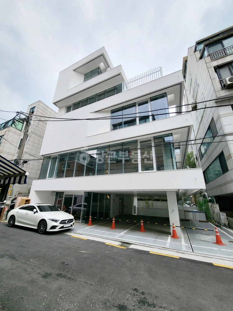 서울특별시 강남구 신사동 건물 사진 1