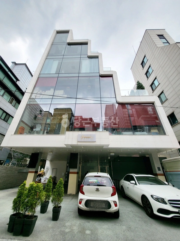 서울특별시 강남구 신사동 건물 사진 1