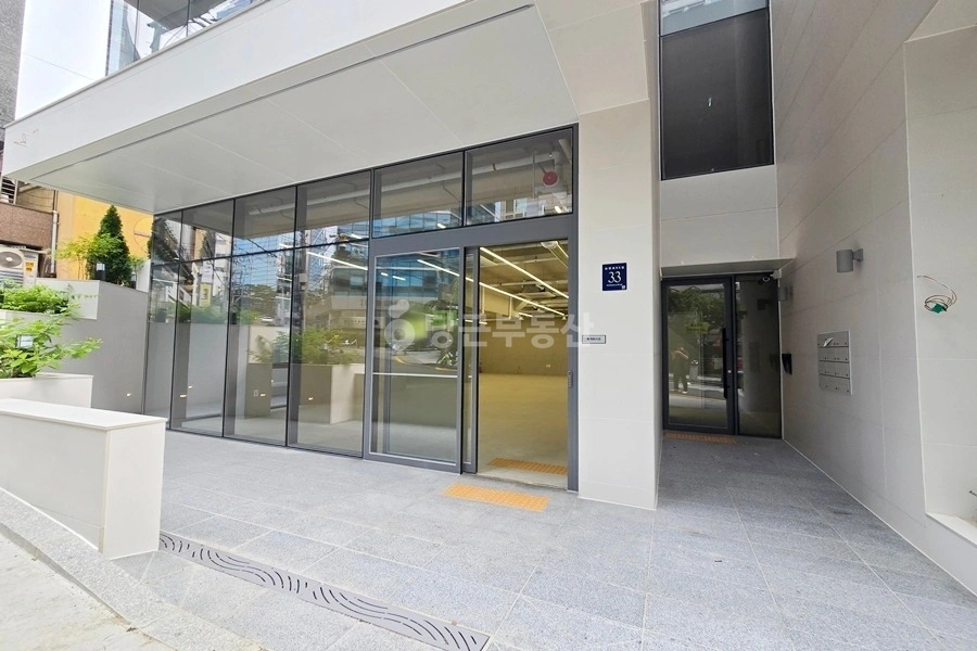 서울특별시 강남구 역삼동 상가 사진 1