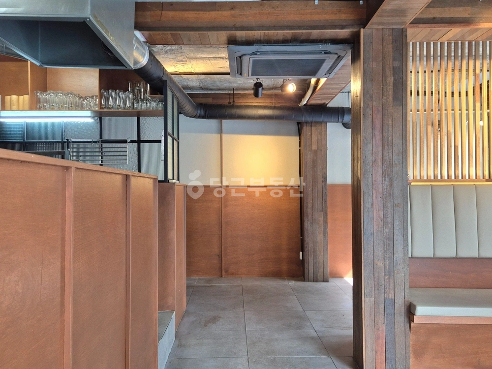 서울특별시 마포구 서교동 상가 사진 1