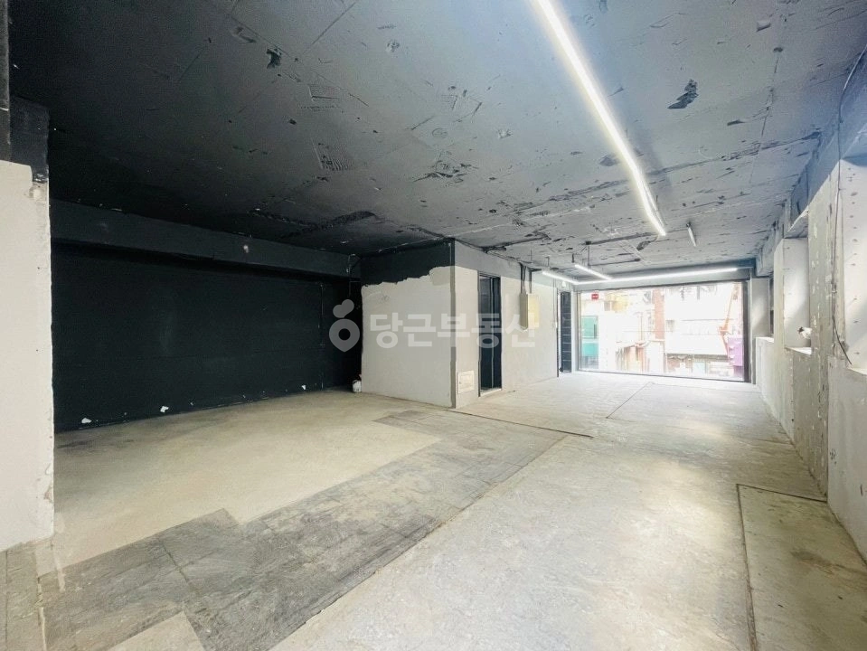 서울특별시 서대문구 창천동 상가 사진 1