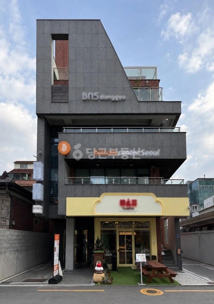 서울특별시 마포구 동교동 상가 사진 1