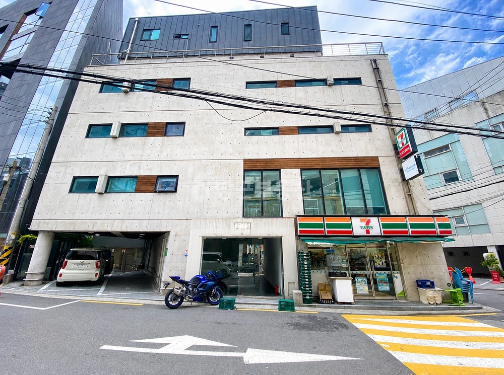 서울특별시 마포구 서교동 상가 사진 1