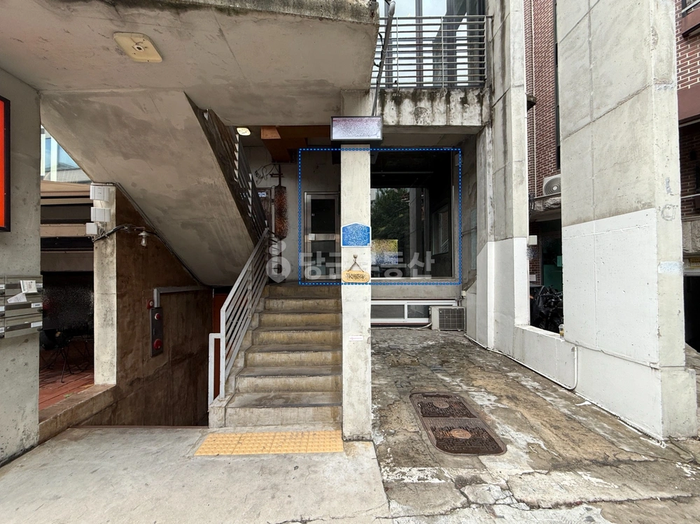 서울특별시 마포구 동교동 상가 사진 1