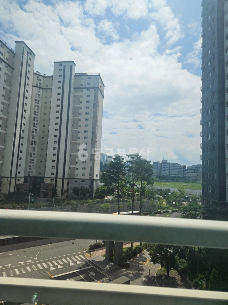 부산광역시 강서구 명지동 아파트 사진 1