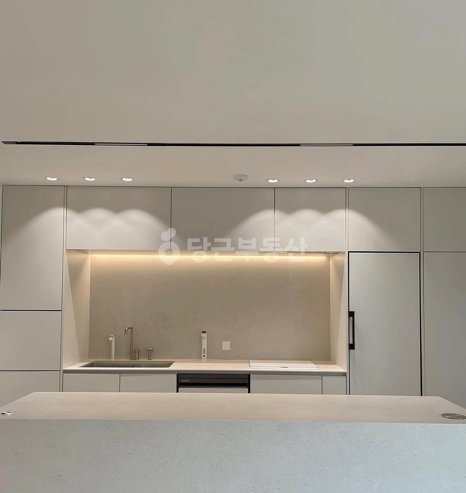 서울특별시 강남구 압구정동 아파트 사진 1