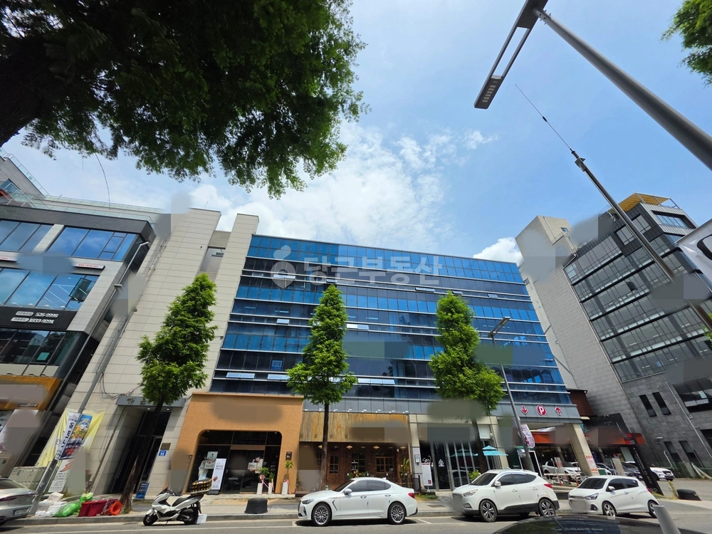 대전광역시 유성구 봉명동 상가 사진 1