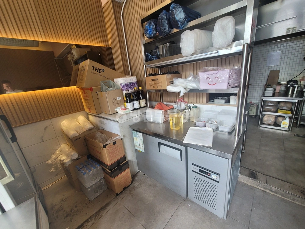 부산광역시 연제구 거제동 상가 사진 1