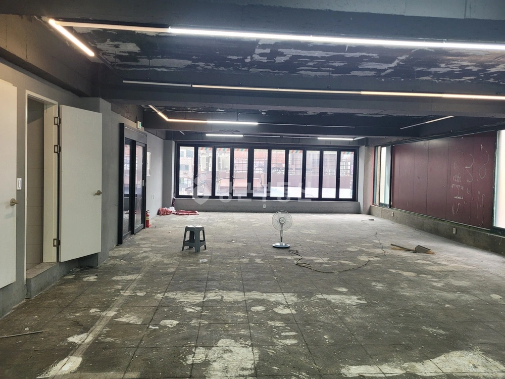 서울특별시 서대문구 창천동 상가 사진 1