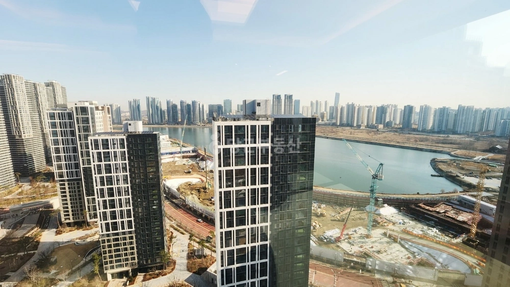 인천광역시 연수구 송도동 아파트 사진 1