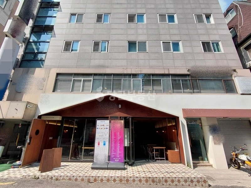 서울특별시 서대문구 창천동 상가 사진 1