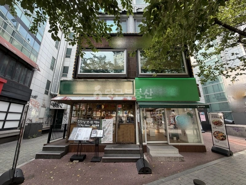 서울특별시 서대문구 창천동 상가 사진 1