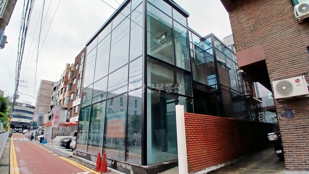 서울특별시 강남구 논현동 건물 사진 1