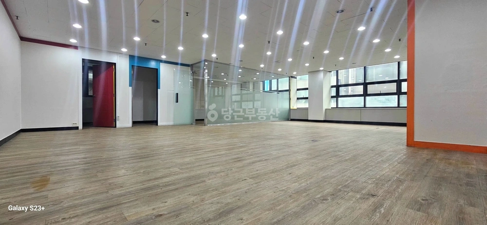 경기도 고양시 일산동구 장항동 사무실 사진 1