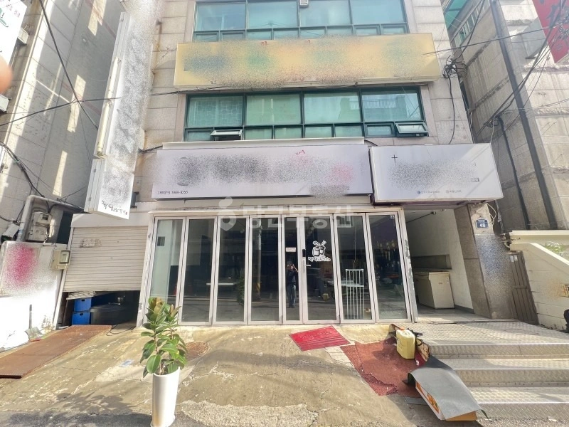 서울특별시 서대문구 창천동 상가 사진 1