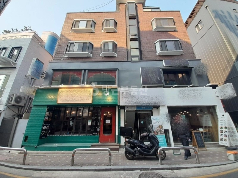서울특별시 서대문구 창천동 상가 사진 1