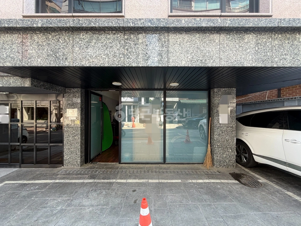 서울특별시 서대문구 창천동 상가 사진 1