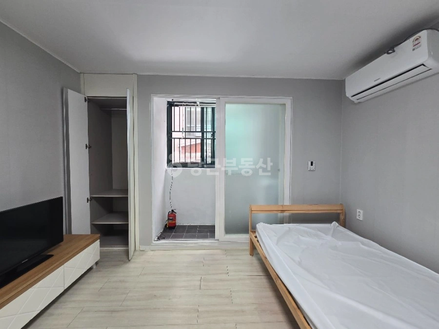 대전광역시 서구 월평동 원룸 사진 1