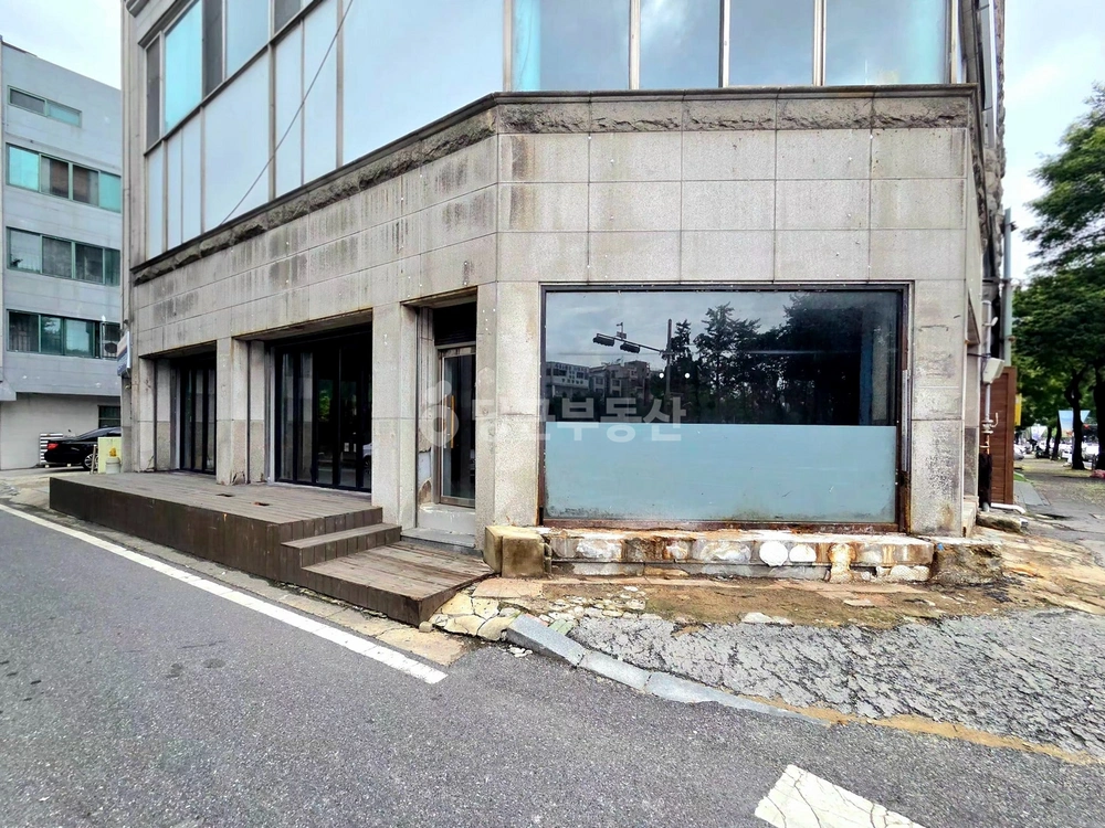 대전광역시 서구 월평동 상가 사진 1