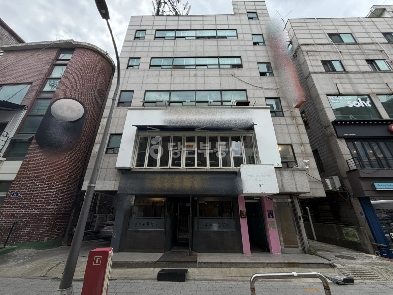 서울특별시 서대문구 창천동 상가 사진 1