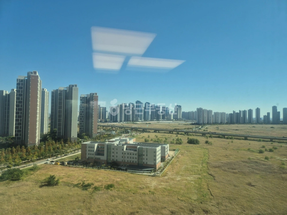 인천광역시 연수구 송도동 아파트 사진 1