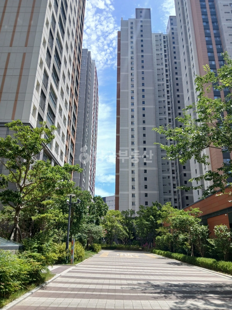 부산광역시 강서구 명지동 아파트 사진 1