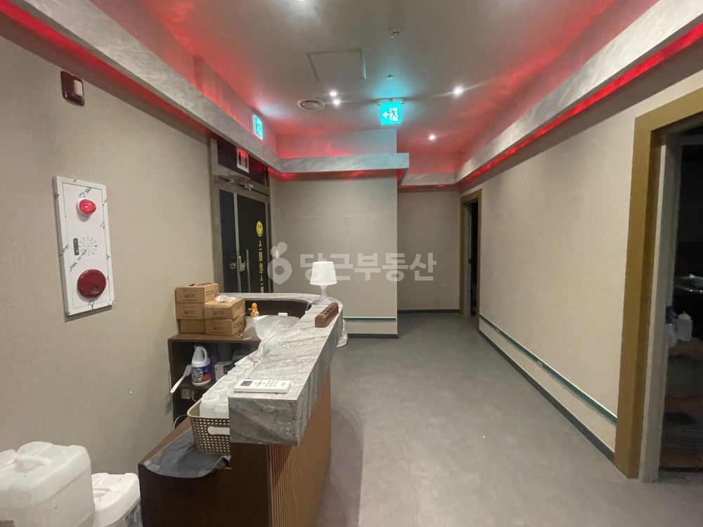 대전광역시 유성구 봉명동 상가 사진 1