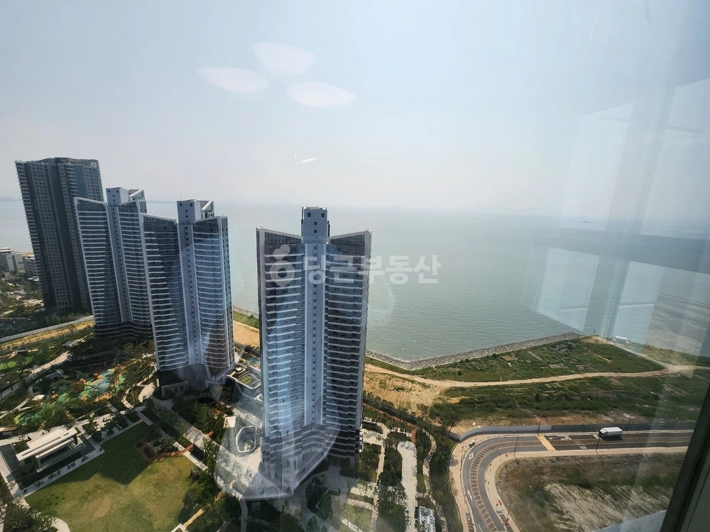 인천광역시 연수구 송도동 아파트 사진 1