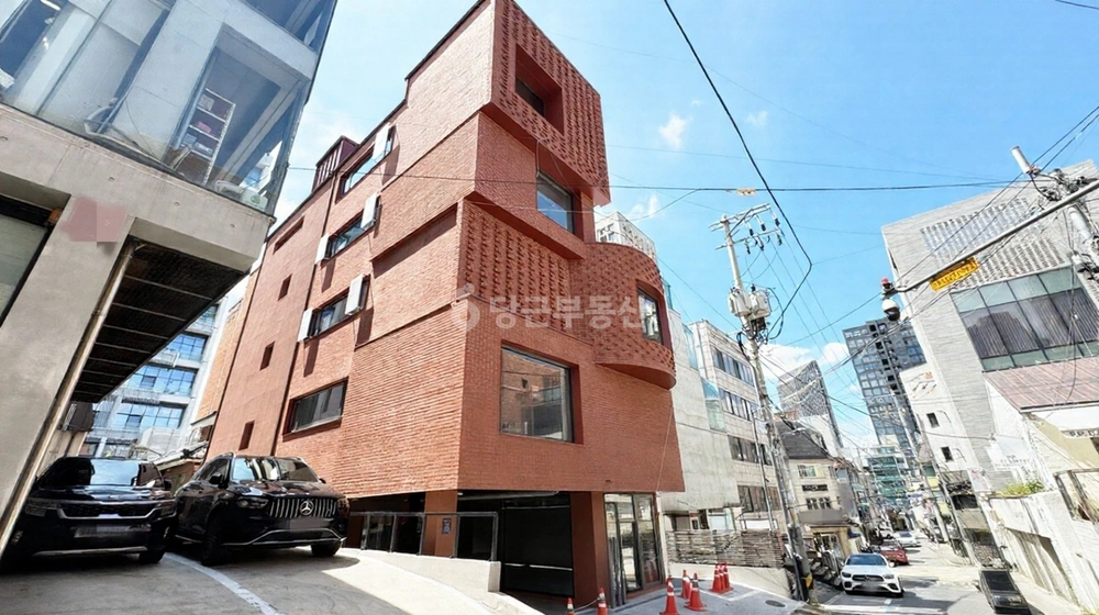서울특별시 강남구 논현동 건물 사진 1