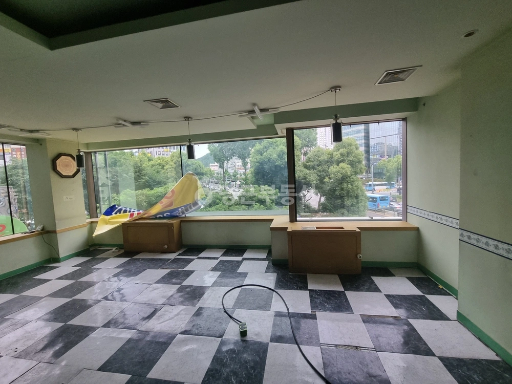 부산광역시 연제구 연산동 상가 사진 1