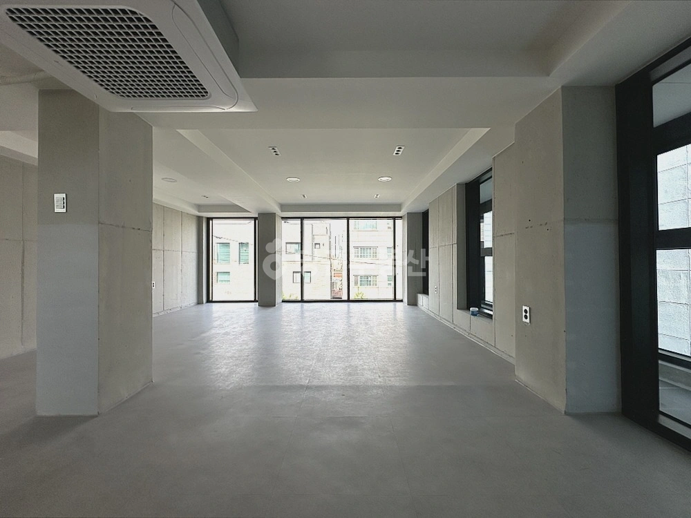 서울특별시 마포구 서교동 상가 사진 1