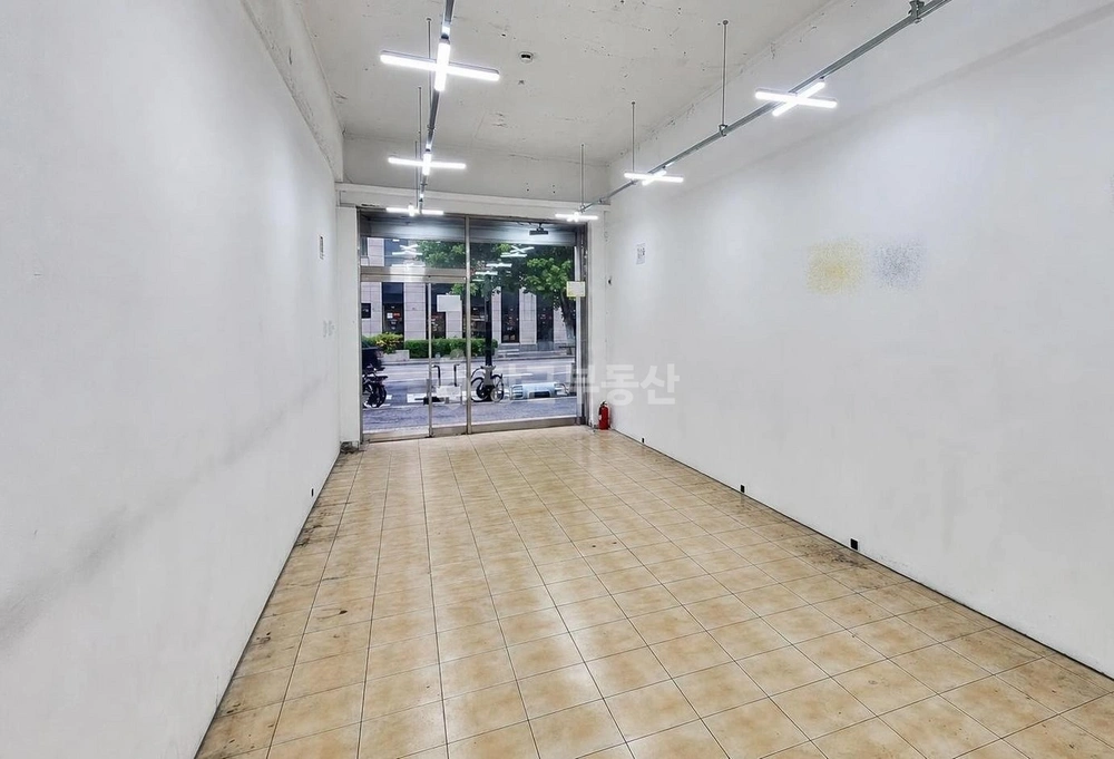 서울특별시 마포구 동교동 상가 사진 1