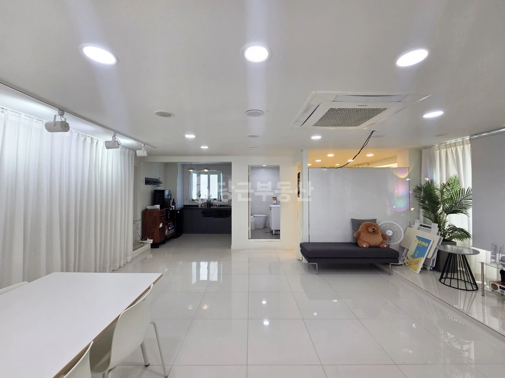 서울특별시 마포구 동교동 상가 사진 1
