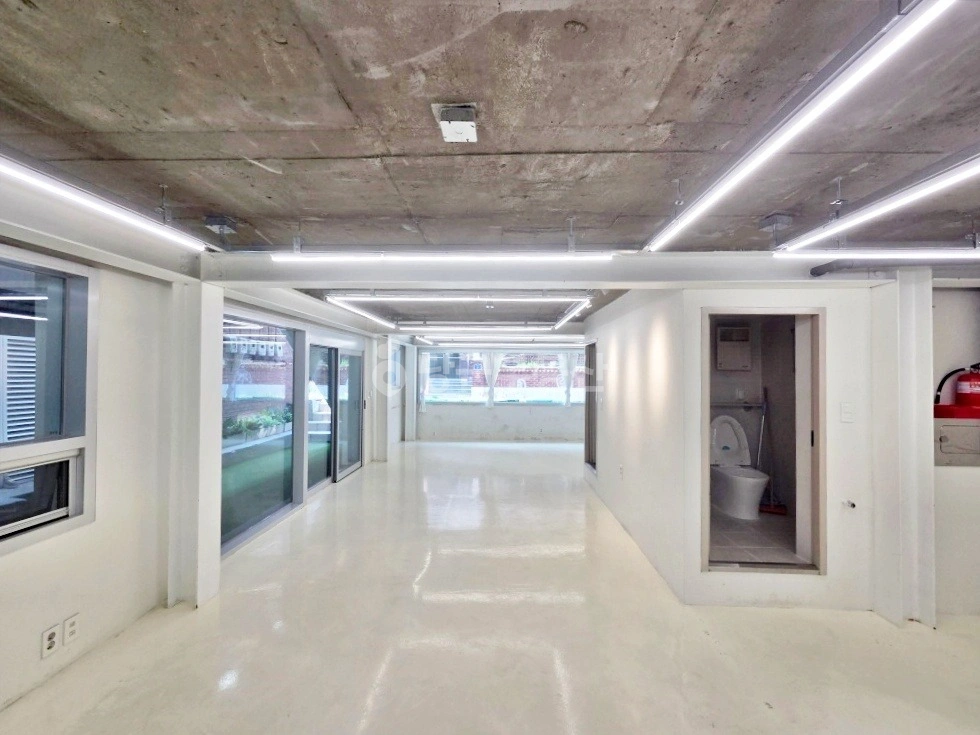 서울특별시 마포구 서교동 상가 사진 1