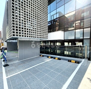 서울특별시 강남구 역삼동 건물 사진 1