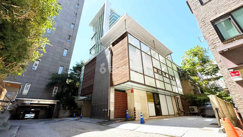 서울특별시 강남구 신사동 건물 사진 1