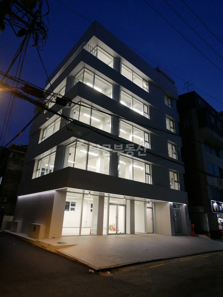 서울특별시 강남구 역삼동 건물 사진 1