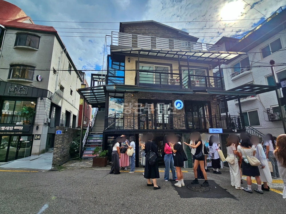 서울특별시 마포구 동교동 상가 사진 1