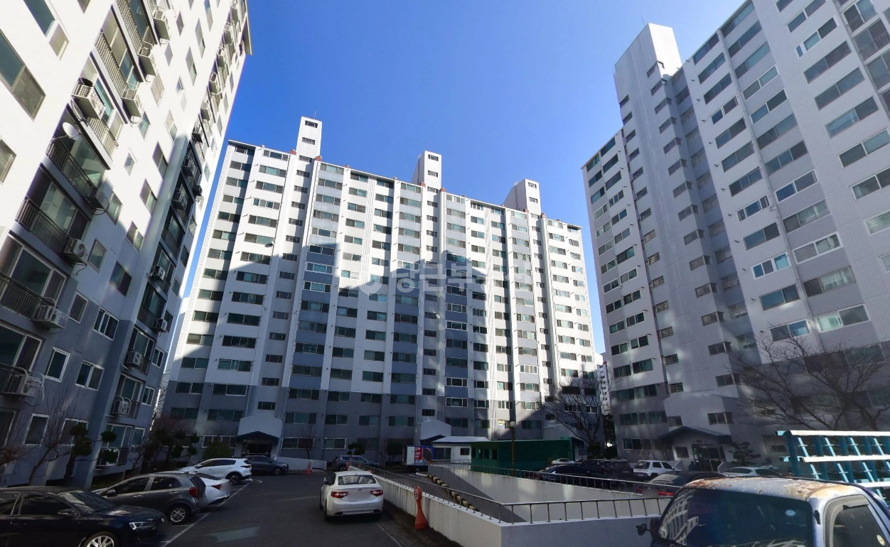 경상남도 창원시 마산회원구 내서읍 아파트 사진 1