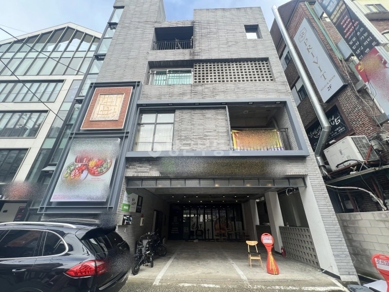 서울특별시 서대문구 창천동 상가 사진 1