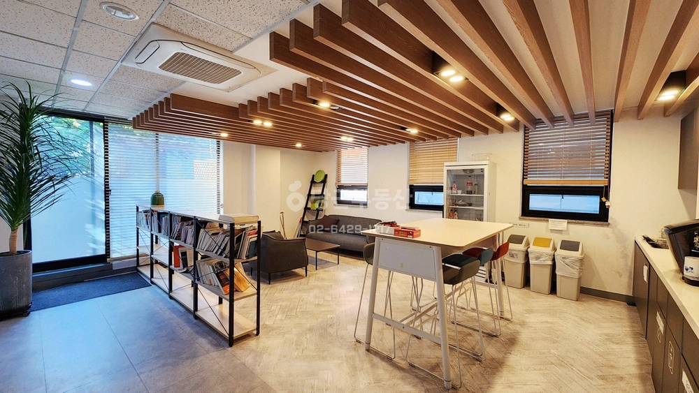서울특별시 강남구 논현동 사무실 사진 1