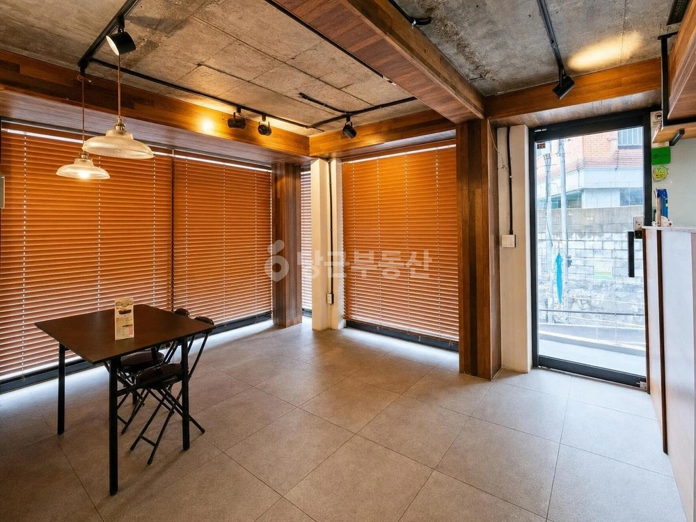 서울특별시 마포구 서교동 상가 사진 1