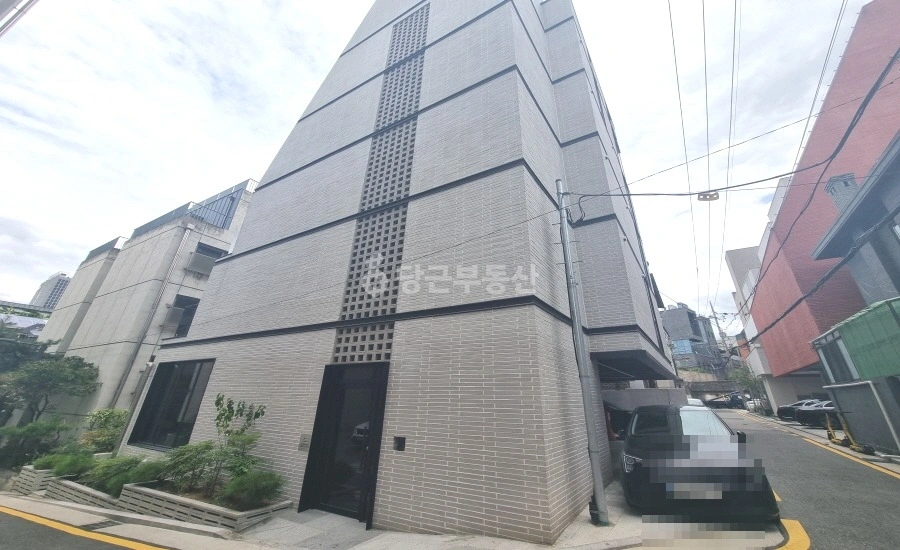 서울특별시 강남구 논현동 건물 사진 1