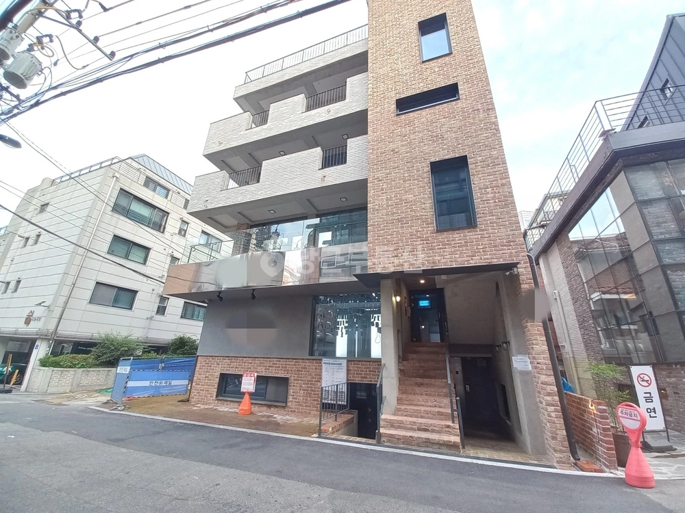 서울특별시 마포구 동교동 상가 사진 1