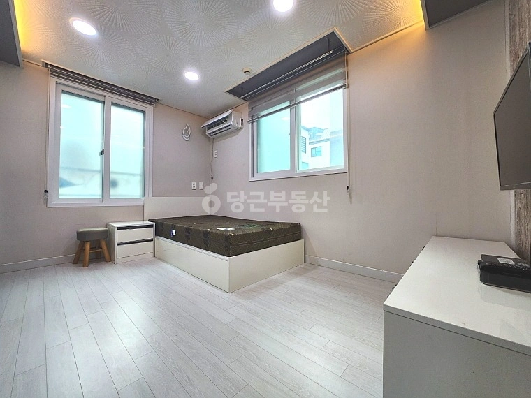 대전광역시 서구 둔산동 원룸 사진 1